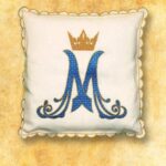 Poduszka procesyjna z "M" ecru
