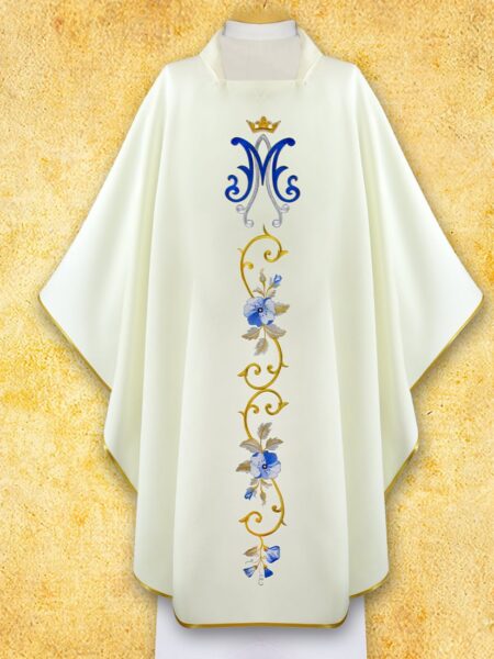 Biała szata liturgiczna z niebieskim haftem