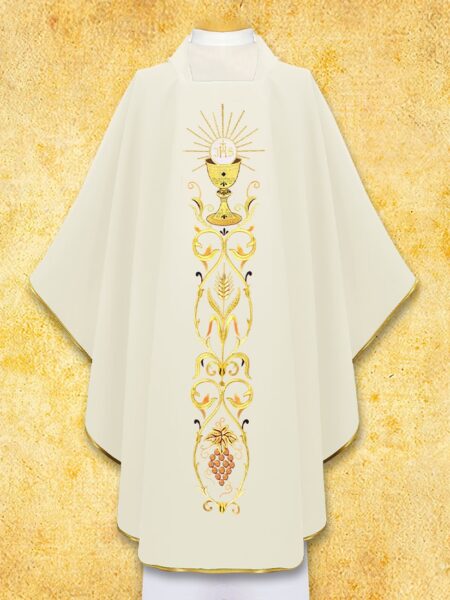 Zdjęcie ornatu z haftem Eucharystii