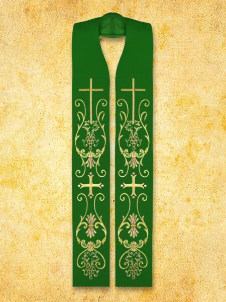 Zielona stuła liturgiczna z haftem krzyża i winogron.