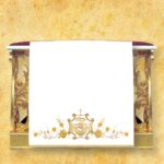 Papier ozdobny z ornamentami i symbolem religijnym