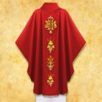 Czerwona kapa liturgiczna z haftem złotym
